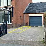 Luxury Home In Quiet Neighbourhood Near Beach