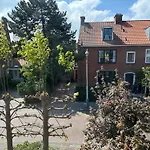 Luxury Home In Quiet Neighbourhood Near Beach