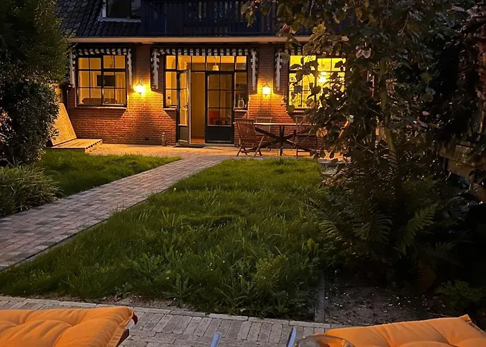 Luxury Home In Quiet Neighbourhood Near Beach