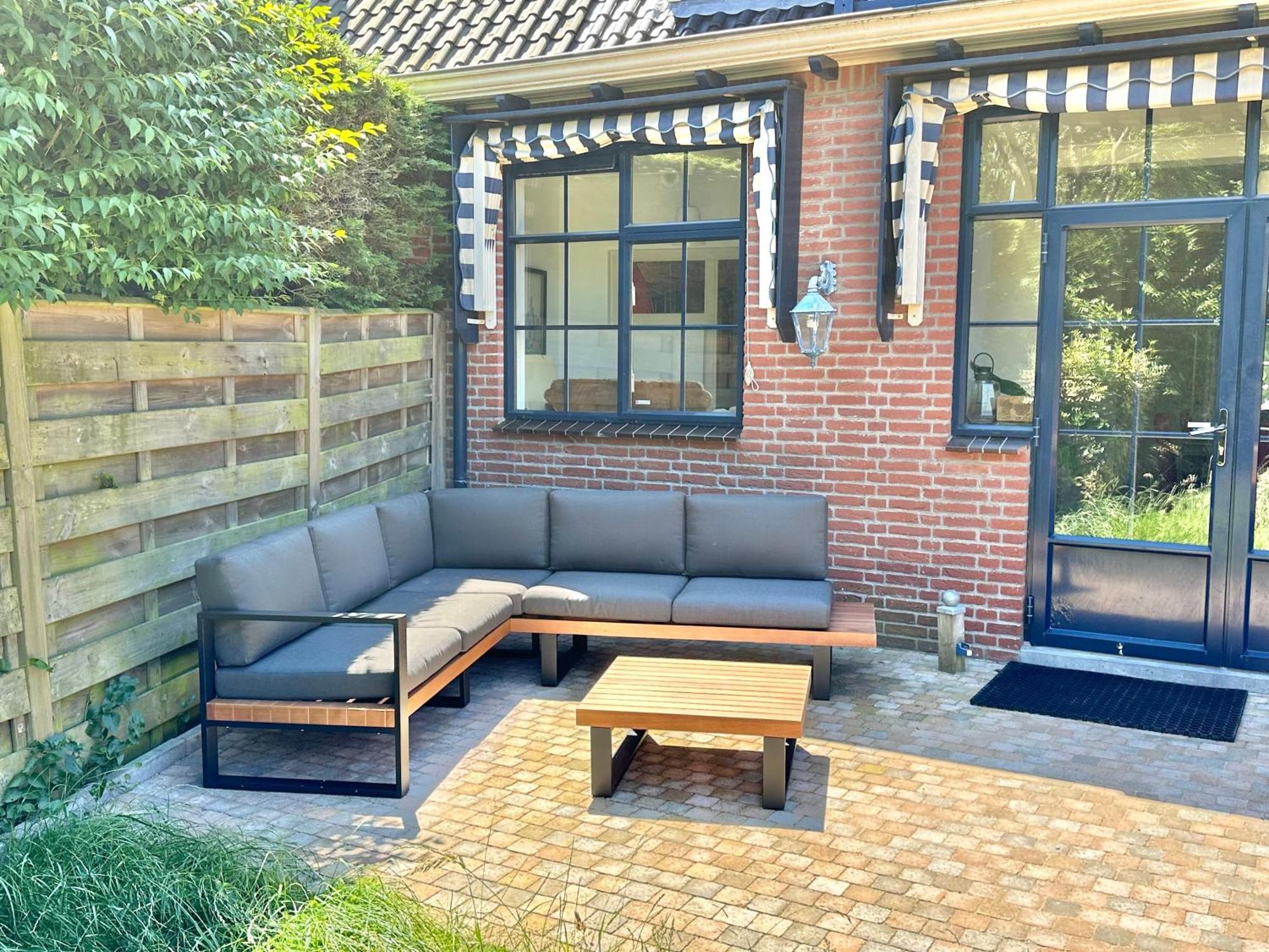 Luxury In Quiet Neighbourhood Near