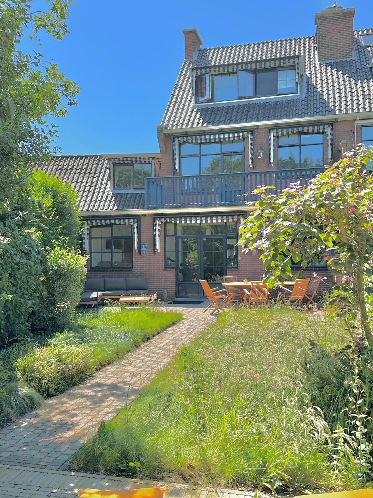 Luxury In Quiet Neighbourhood Near