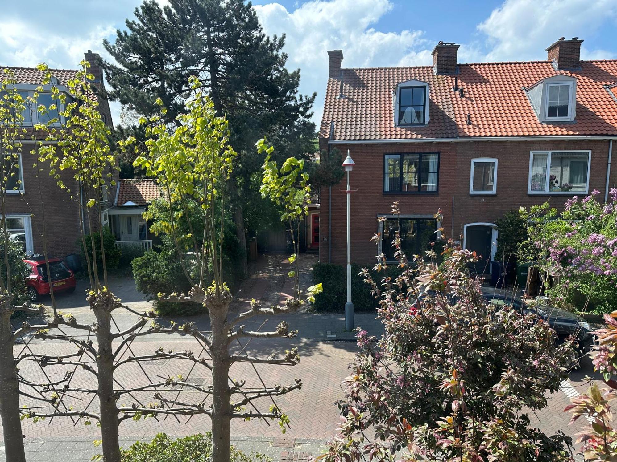 Luxury In Quiet Neighbourhood Near